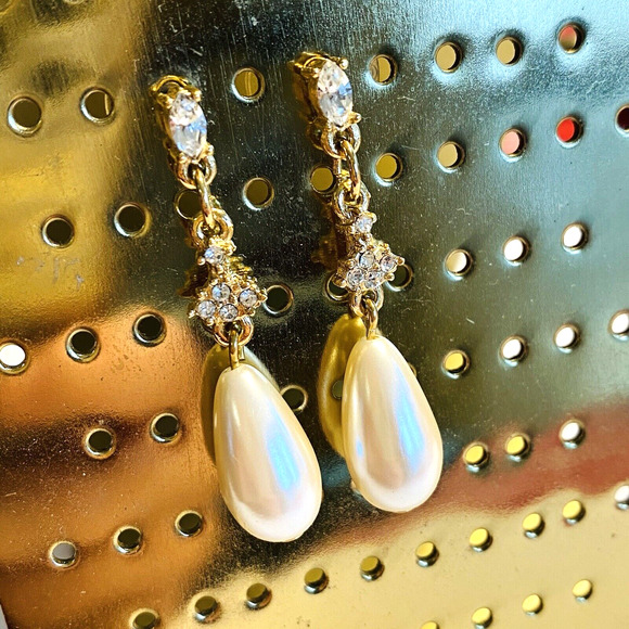 Vintage Richelieu Pierced Earrings Elegant Pearl Teardrops Dangles Wedding Bride - Picture 6 of 6